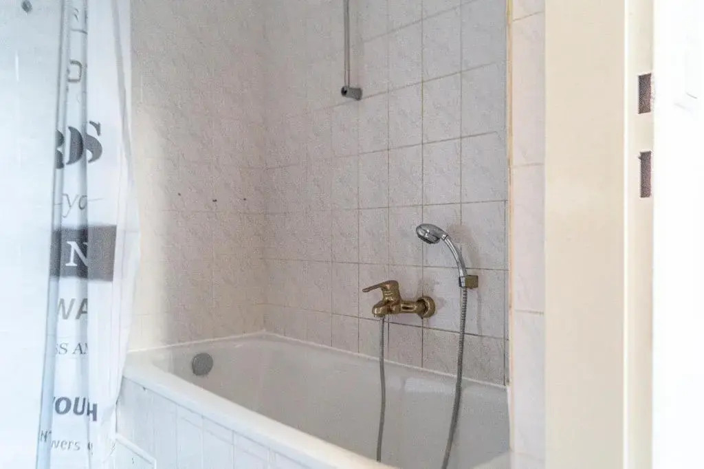 Pleasant 4 private rooms in shared Apartment- Ideal for short & Longstays