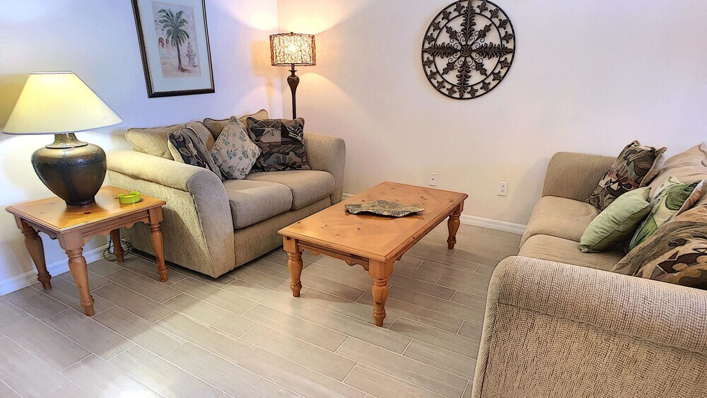 3 Br Pool Home With Garage - Brm 1651