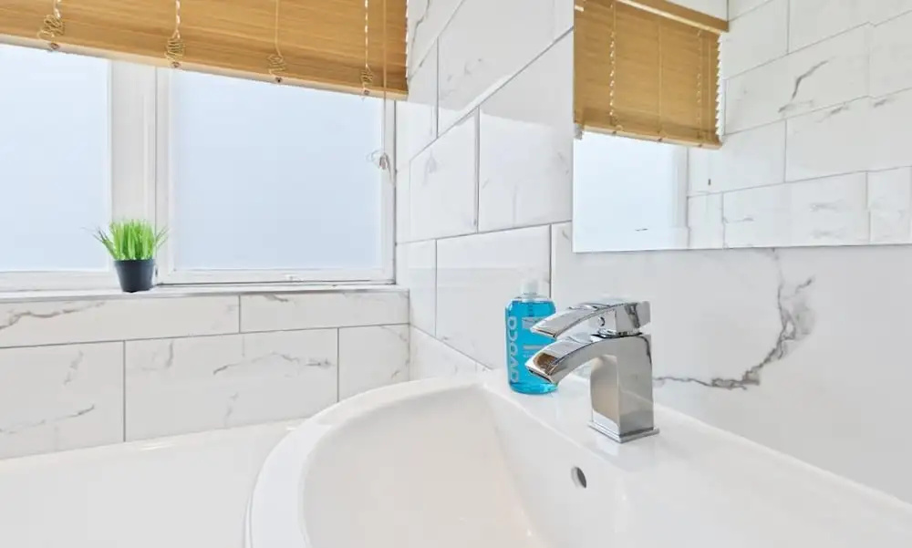 Seaview Heights - two Bedroom two Bathroom Loft Style Apartment Direct Distant sea Views - Fast Wifi