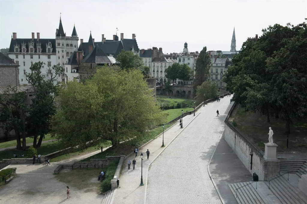LHotel - face au château - boutique hôtel et séminaires