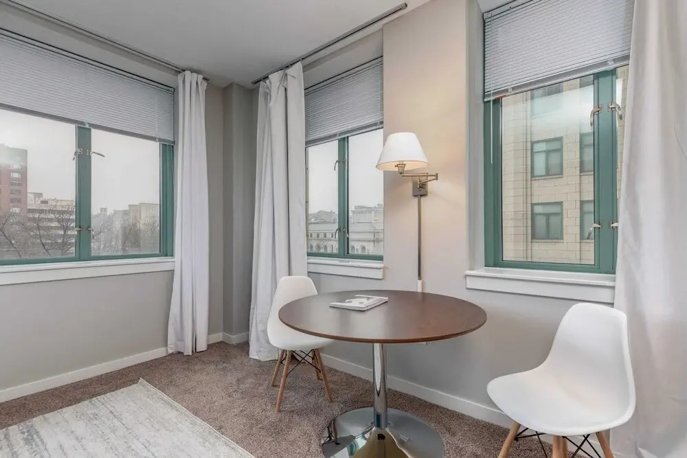 Spacious DT 2BR With Free Parking by Zencity