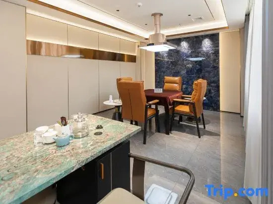 Tanks Hotel