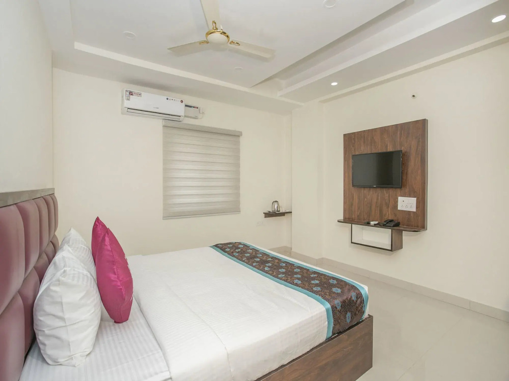 OYO 11387 Hotel Kozy Rooms