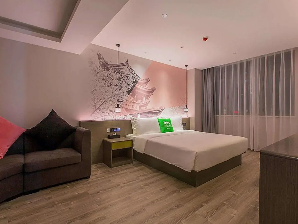 Ibis Styles Wuhan Optics Valley Square Minzu University