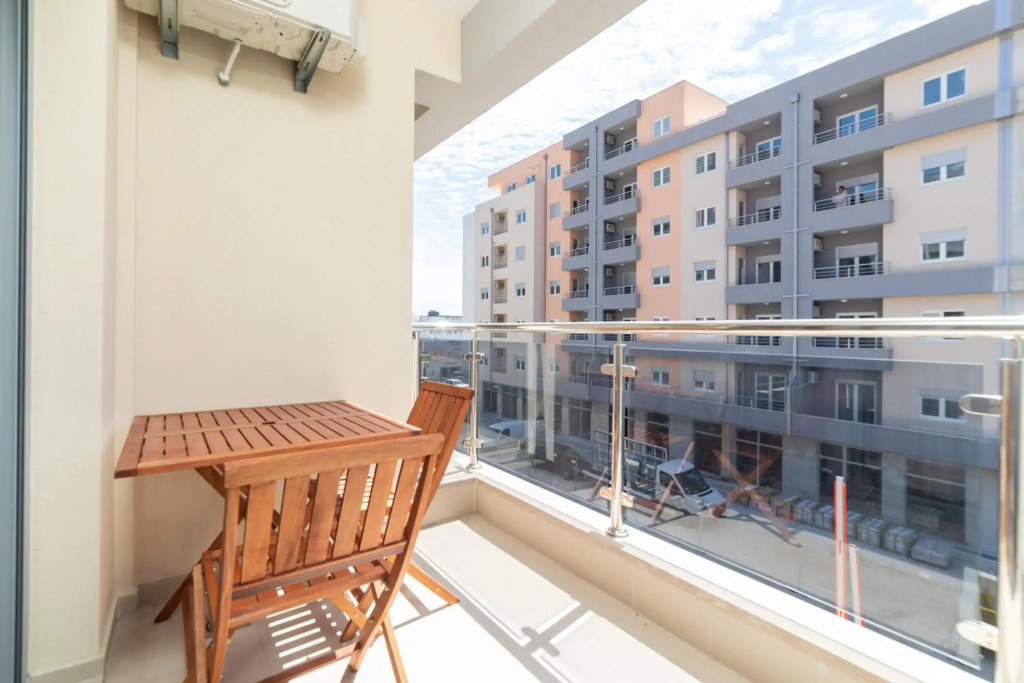 Spacious Modern New 48 m2 flat + free parking