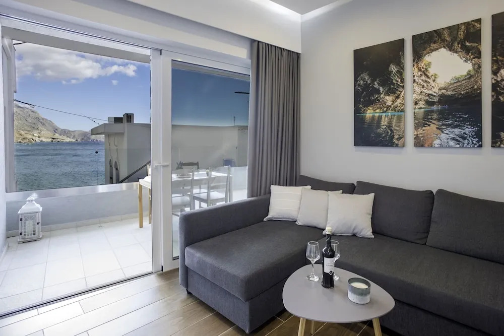Relaxed Seaside Living, Tris Ekklisies - Sleeps 4