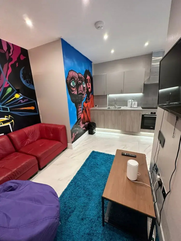 Themed Stunning 1-bed Apartment in London