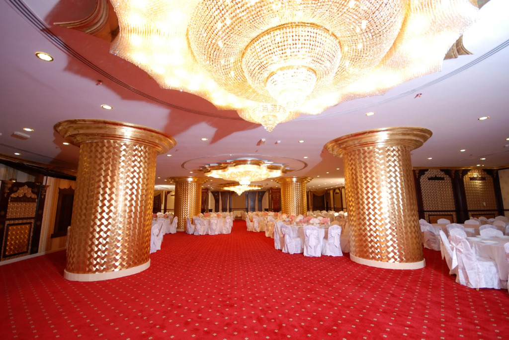 Al Bustan Tower Hotel Suites