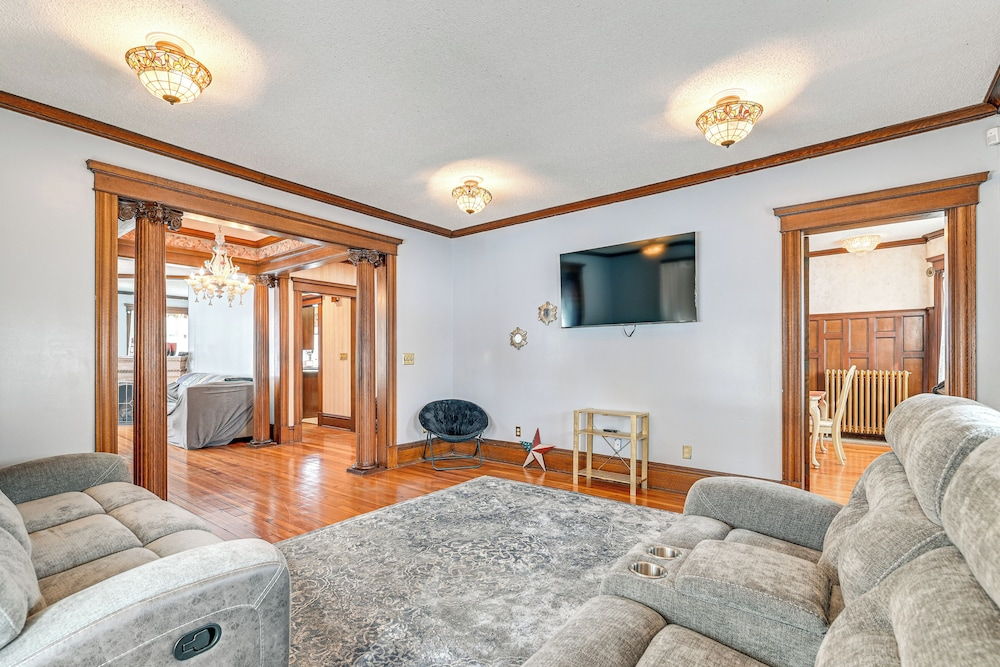 2 Mi to Dtwn Schenectady! Spacious Retreat