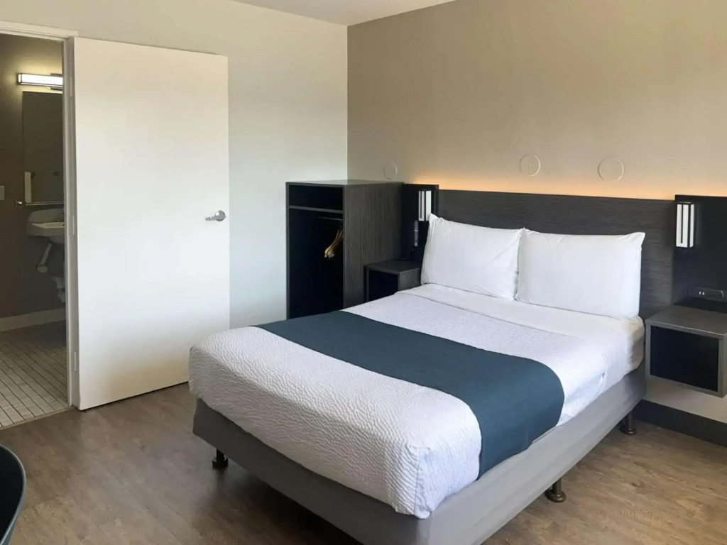 Motel 6-Tulare, CA