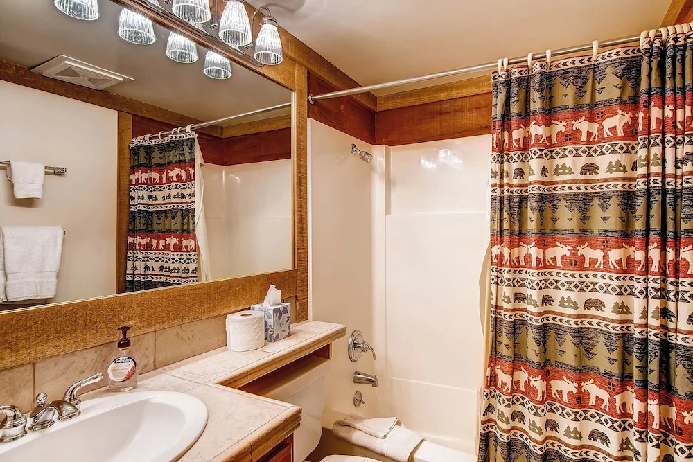 Inviting Ski Getaway < 1 Mile to Northstar Resort!