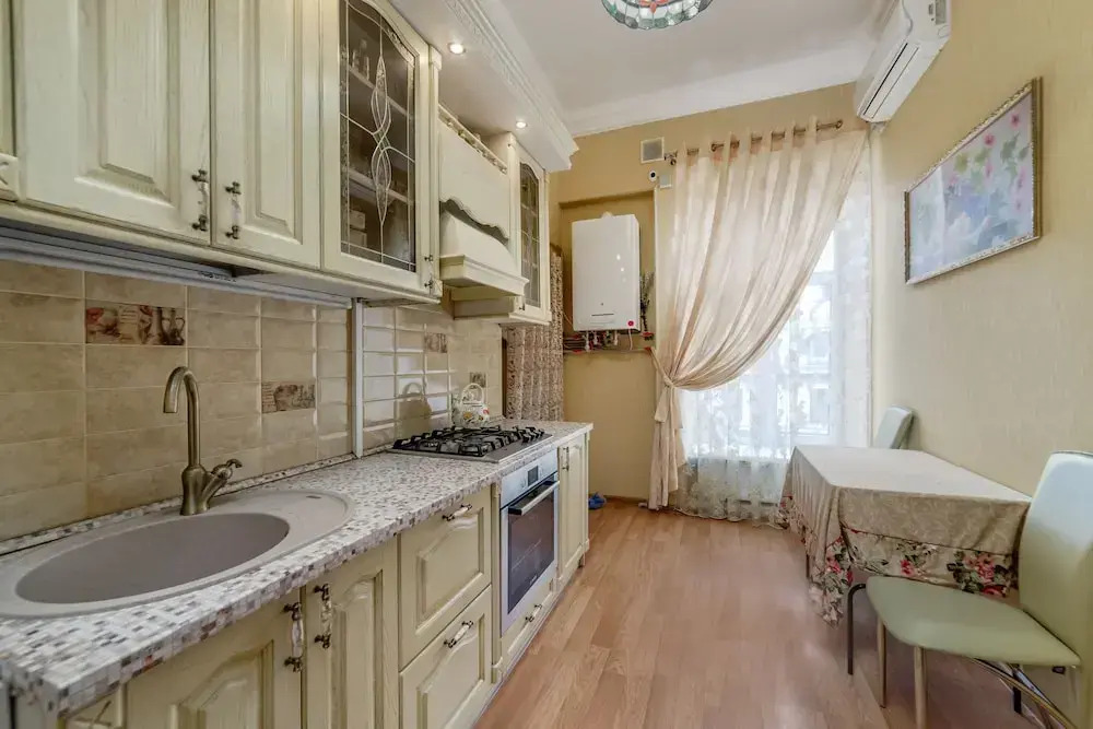 Арт-люксы, ул. Дерибасовская, 10