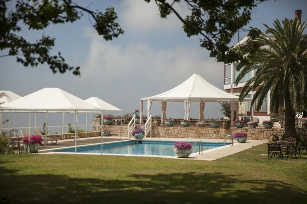 Ishraq Al Bustan Hotel