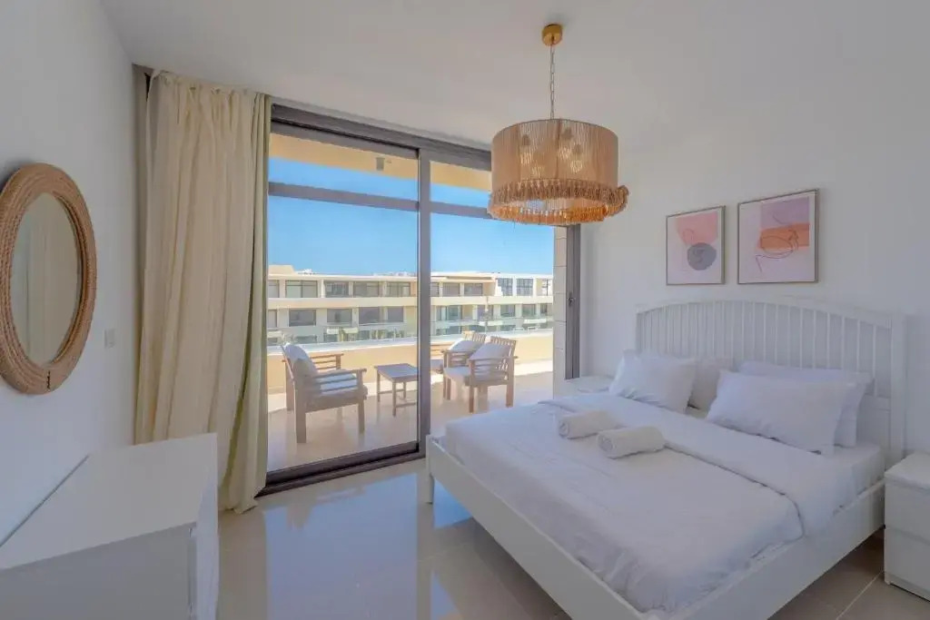 Modern 2-Bedroom Penthouse G-Cribs Pool view