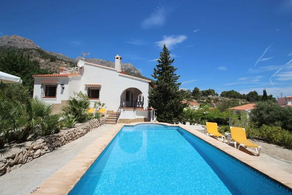 Laura-29A - pretty holiday property with garden and private pool in Calpe