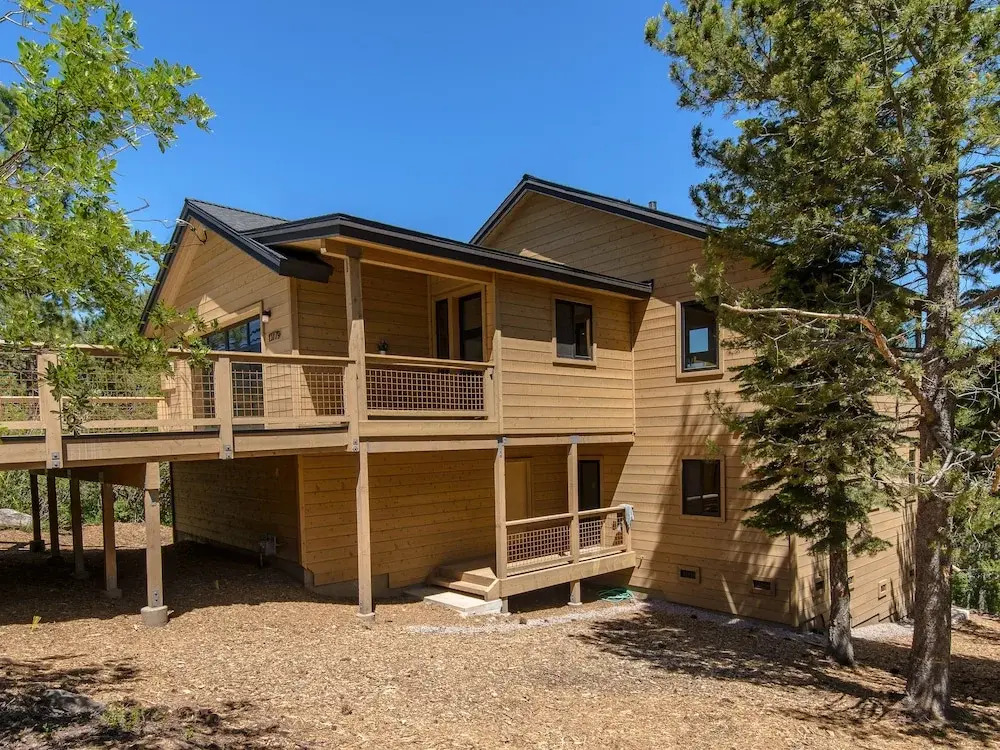 Tahoe Donner Home 4 Bedrooms 2.5 Bathrooms Home
