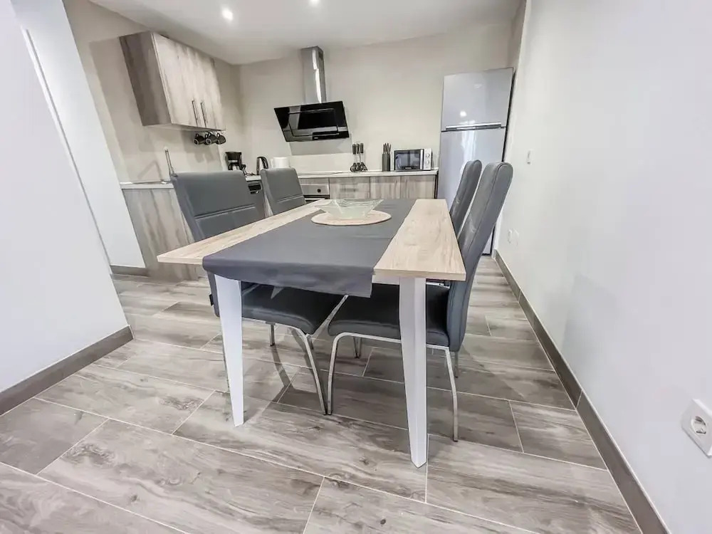 Modern Two Bedroom Apartment With Pool
