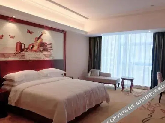 Vienna Hotel (Zunyi Xinpu Riyuexingcheng Branch)