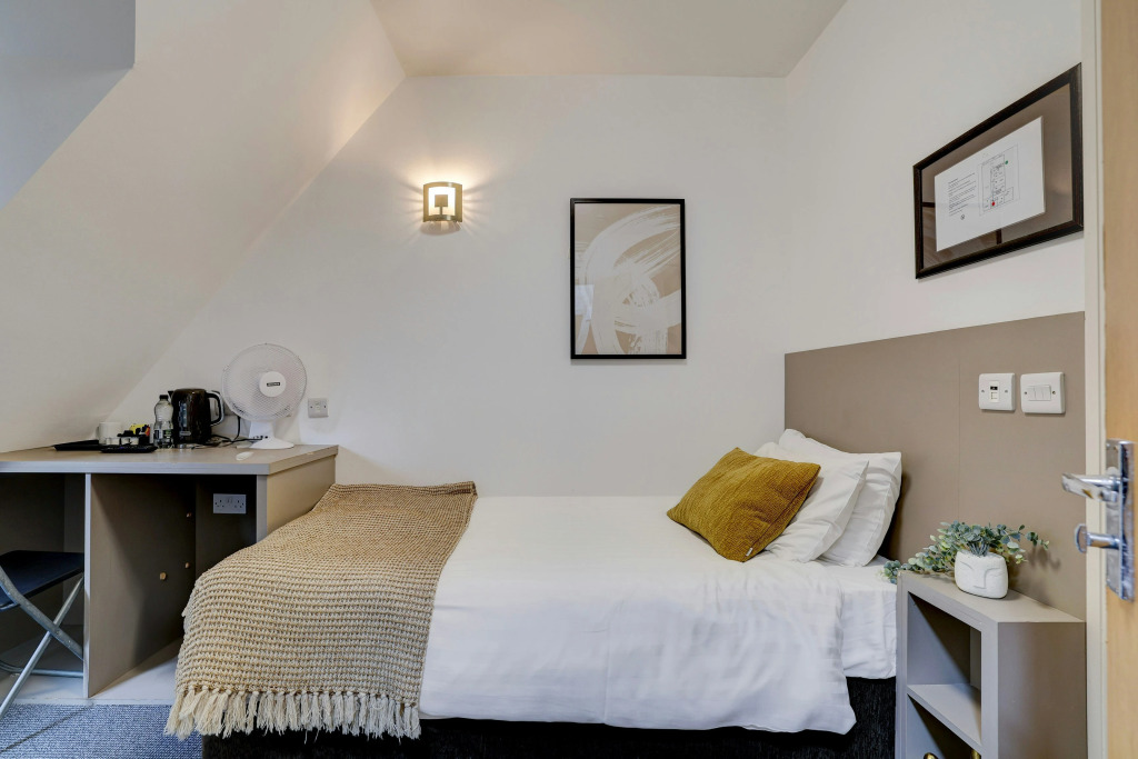 Belvilla Ilford Station Hotel, 4 min from Elizabeth line