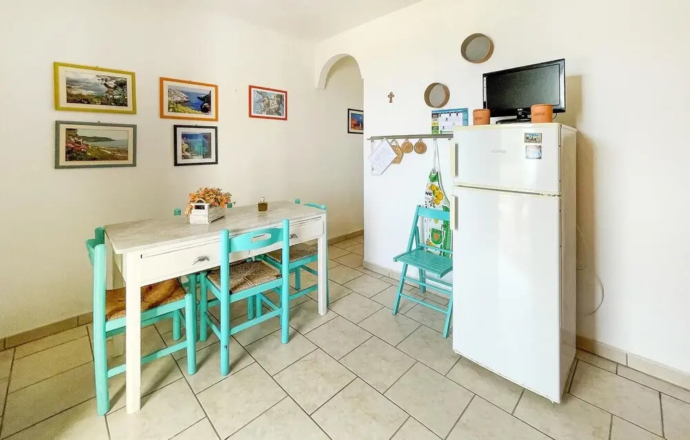 Beautiful Home in Castro With 2 Bedrooms
