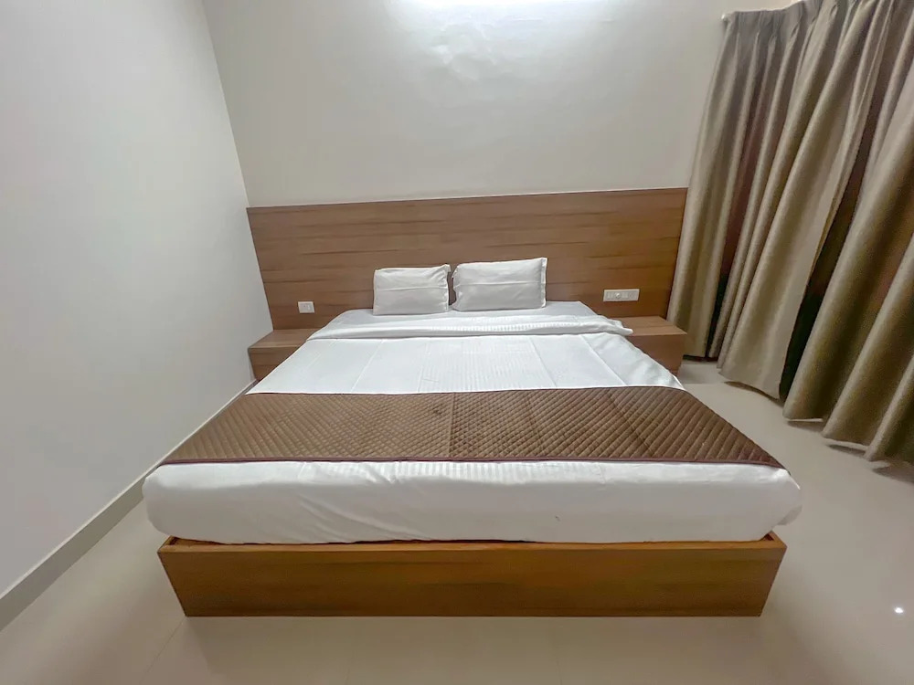 Hotel Elite by Agira- Spacious Apartments with Balcony
