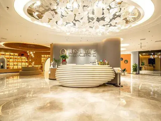 Qiyue Manshan Hotel (Dujiangyan Sunchuang Wen Hotel)