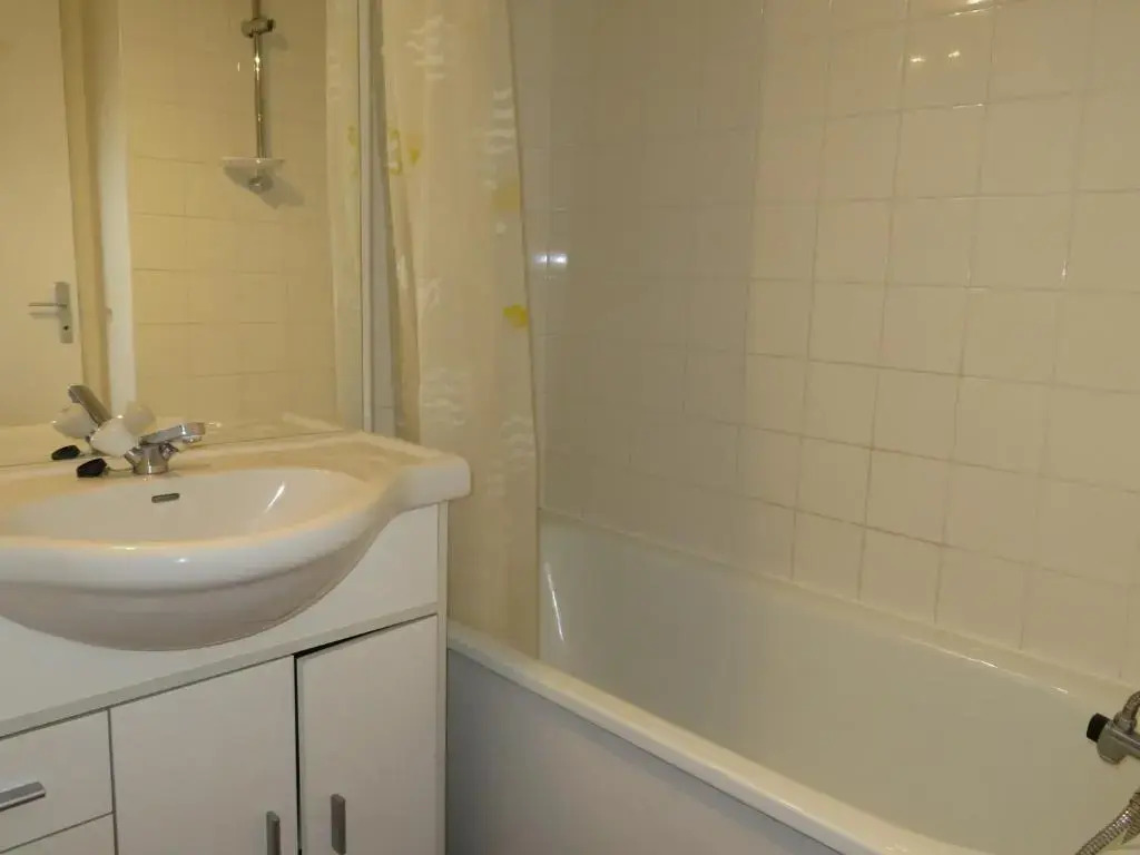 Appartement Sète, 2 Pièces, 6 Personnes - Fr-1-338-49