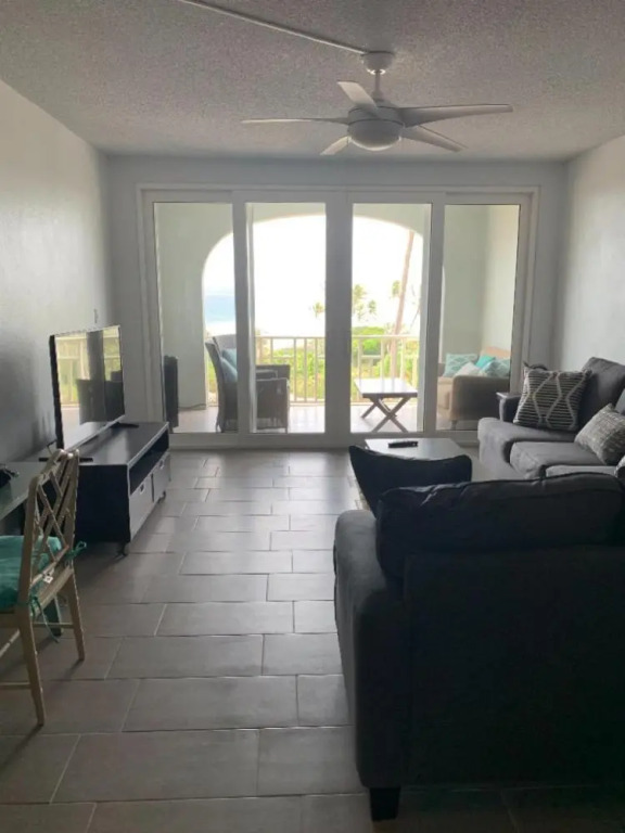 Dramatic views from this specious 1bd/1bth