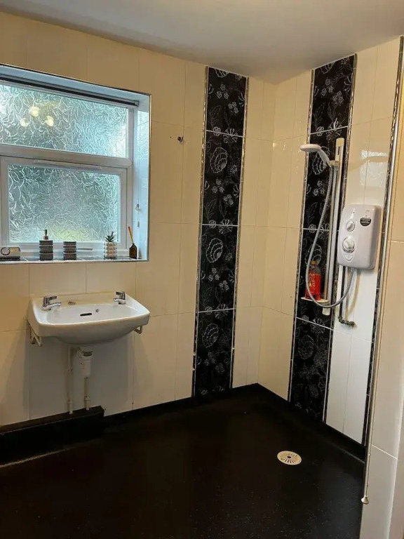 Stay in Comfort , Completely Renovated