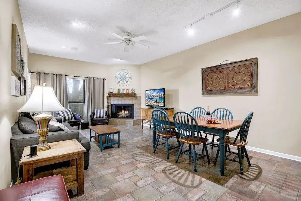 River Condo Next to Schlitterbahn Water Park!