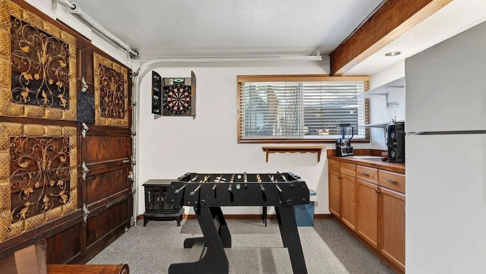 The Nut House by Avantstay Wooded Cabin + Game Room + Arcade + Foosball Near Big Bear Lake + Bear Mountain + Village Shops
