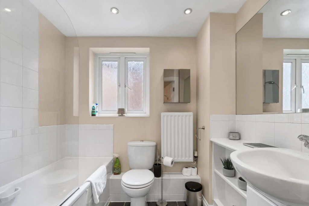 Reading Town Centre River View Serviced Apartments