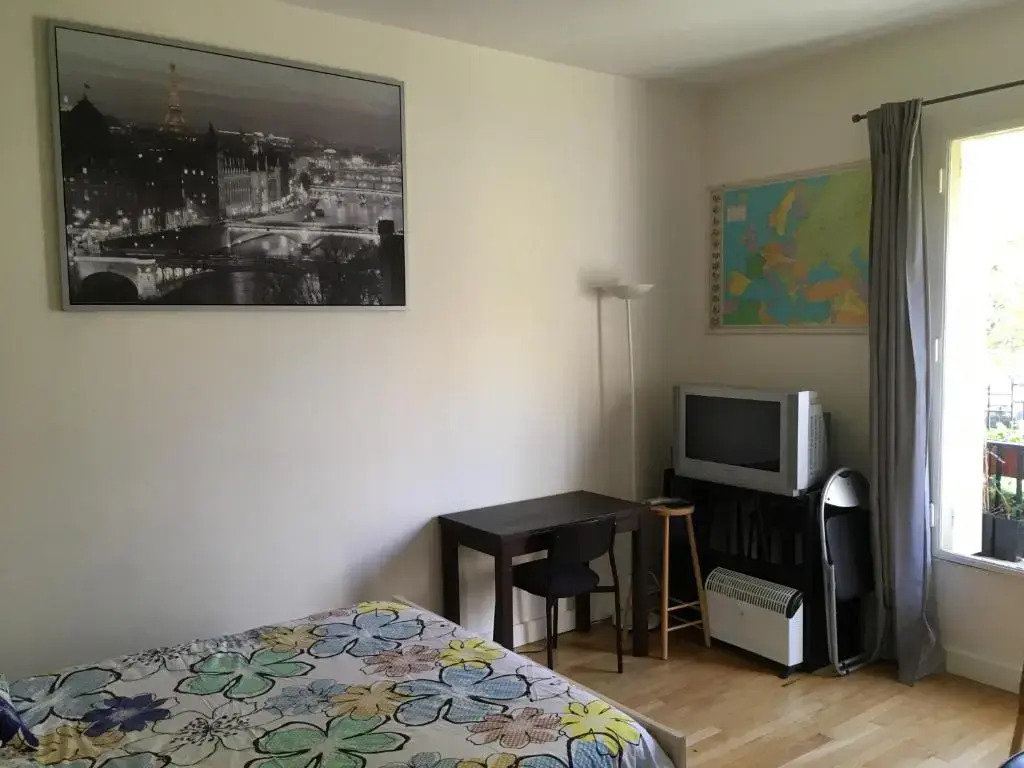 Coquet studio Porte d'Auteuil - très proche de Roland Garros - durée minimum 7 nuits - parking facile à proximité