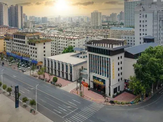 Starway Hotel (Hanzhong Railway Station South Square)