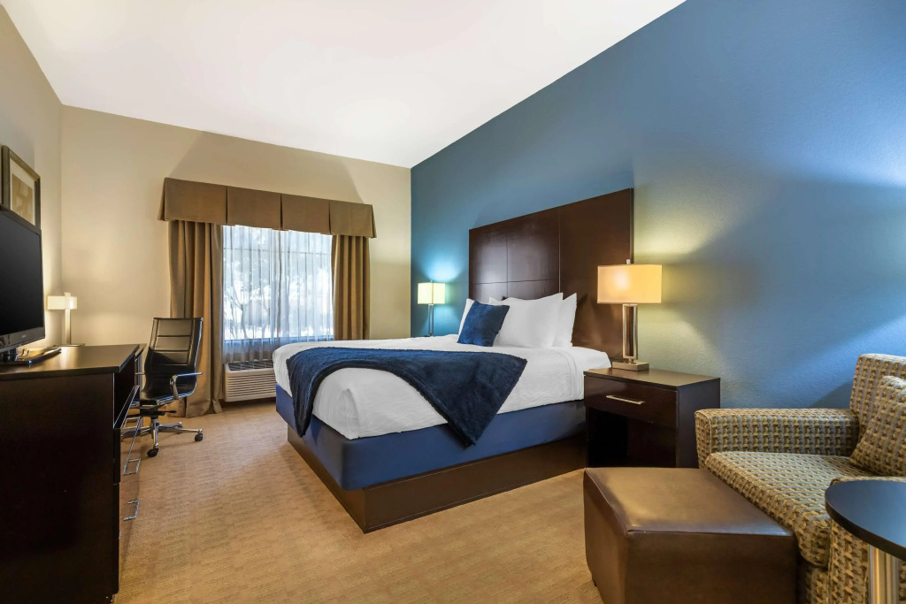Best Western Plus Lytle Inn and Suites