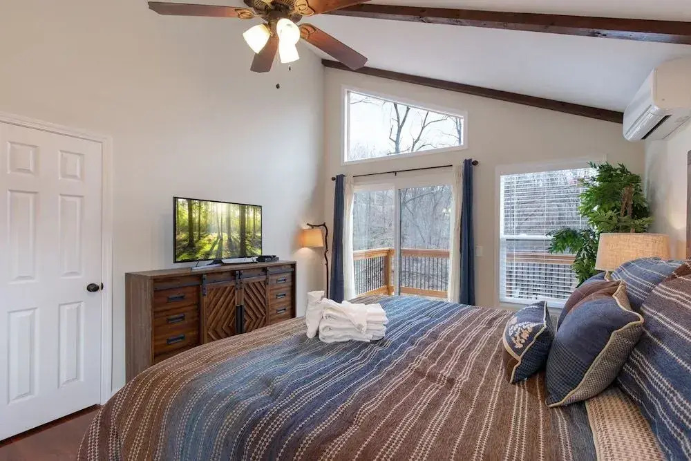 Misty Hollow by Jackson Mountain Rentals