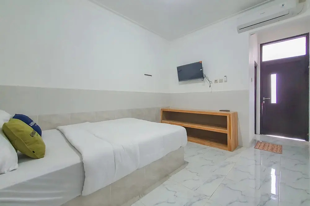 Urbanview Aurel House Cirebon
