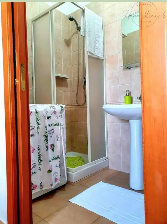 Magnificent Classic Green Apartment for Couples in the Center