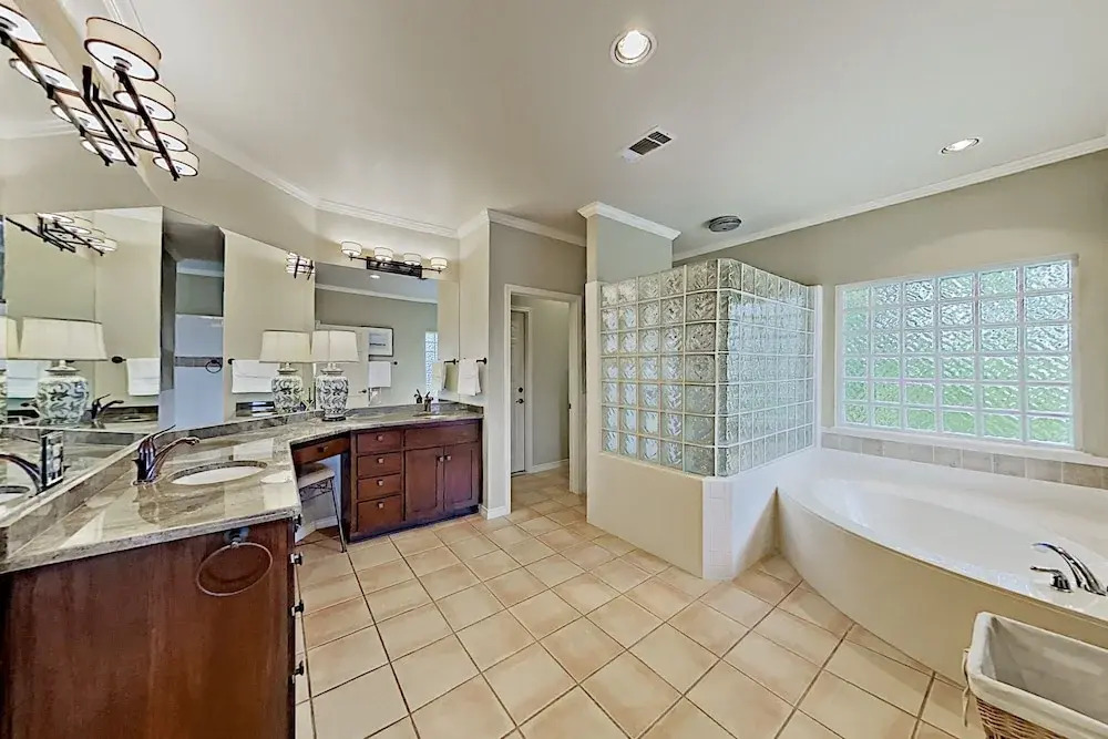 Sacred Vista: Opulent Hill Country With Pool 5 Bedroom Home