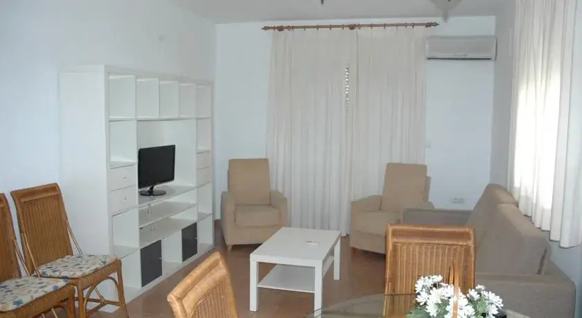 Apartamentos La Giralda