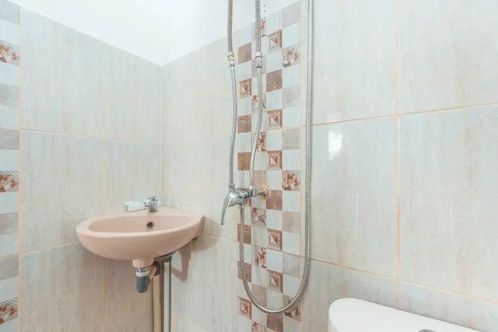 OYO 2229 Dolfie Residence