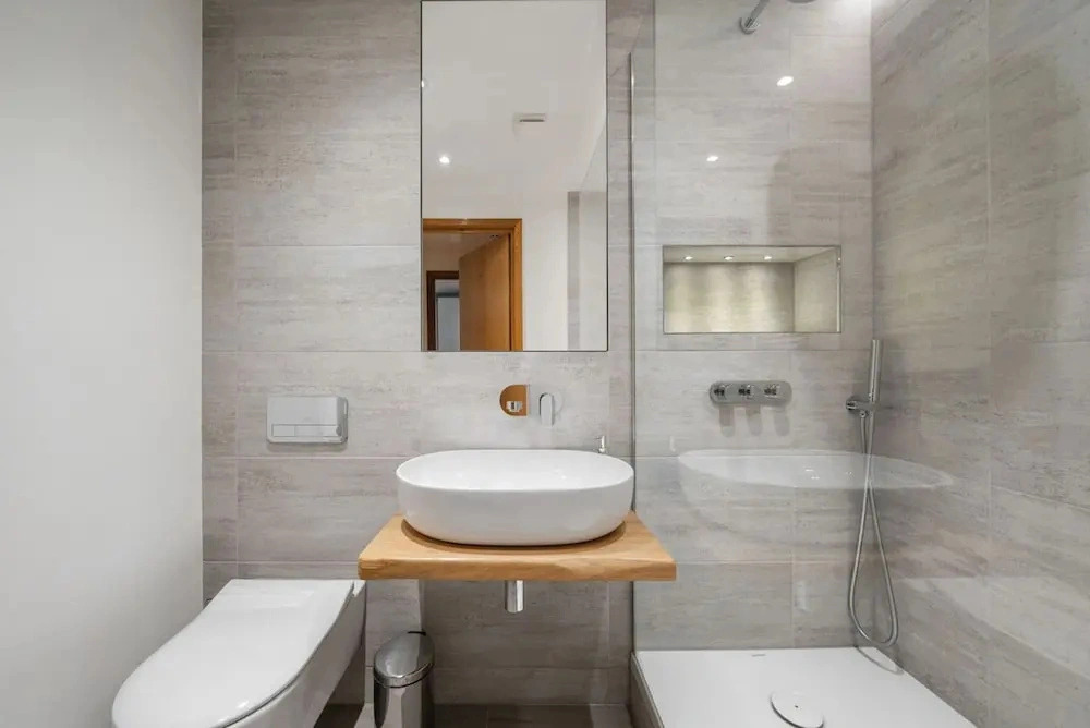 Central and Elegant City Apt With Balcony