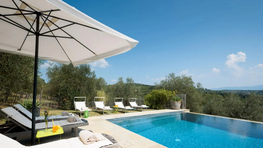 Luxury villa just 14 km from Florence. Sleeps 16 with hydromassage, sauna & gym!-Villa Il Forte