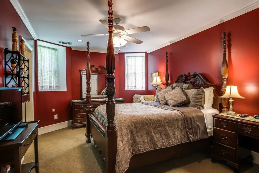 1501 Linden Manor Bed and Breakfast