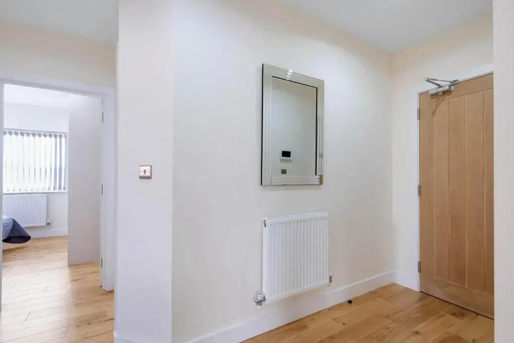 Oxford Rd 2 Bed Serviced Apartment 06 with Parking, Reading