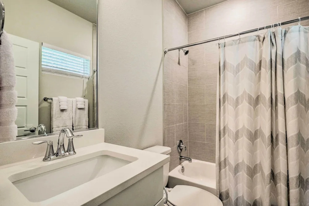 Gorgeous Georgetown Home, Walk to the Square!