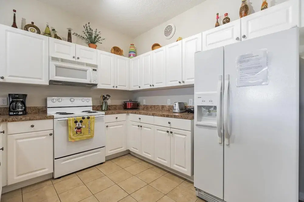 Huge Screened Patio That Overlooks Lake Buck, Near Famous Attractions!!