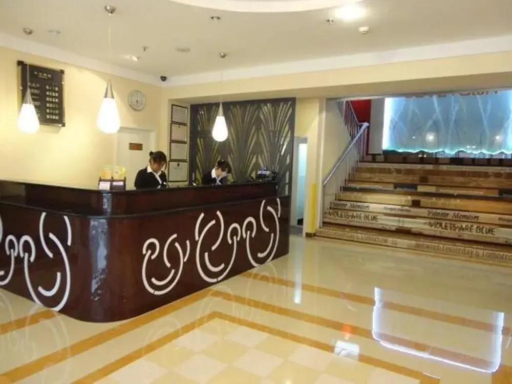 Lovetown Travel Hotel Baiwanzhuang Shop Parking Lot
