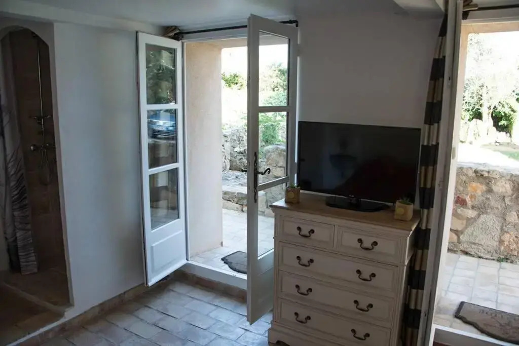 Studio Independant Dans Mas Provencal