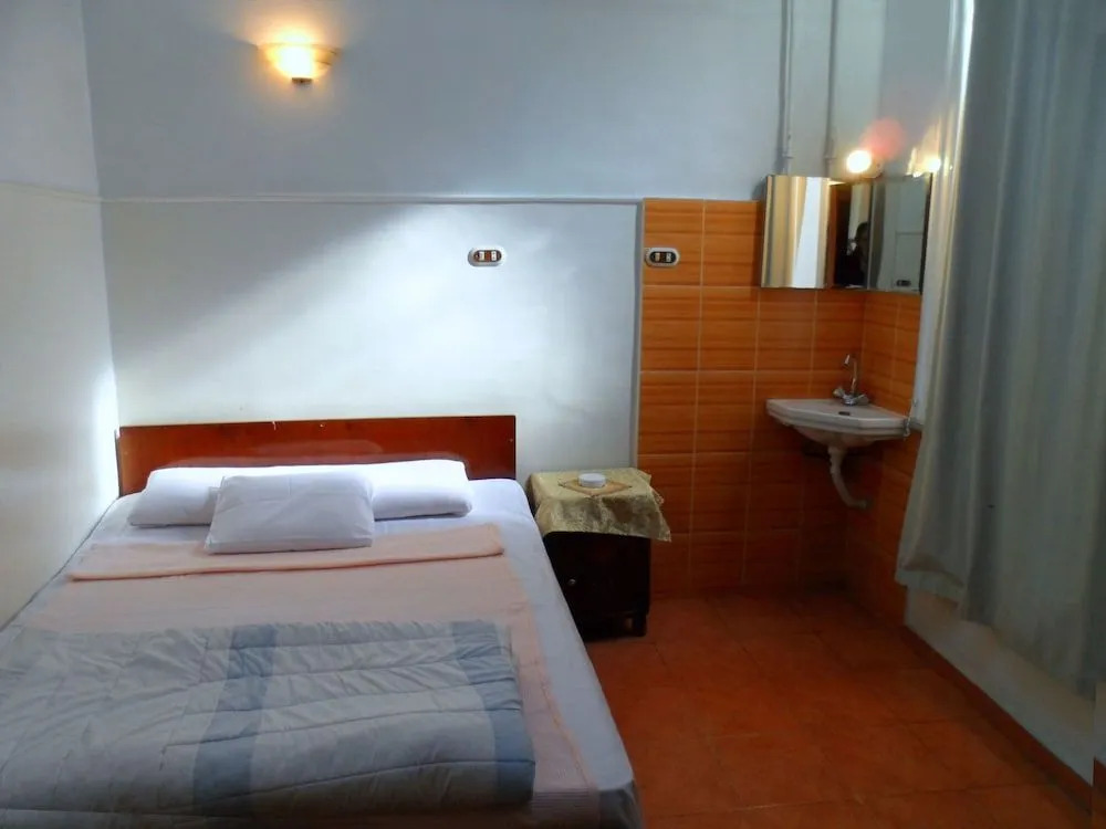 Triomphe Hostel